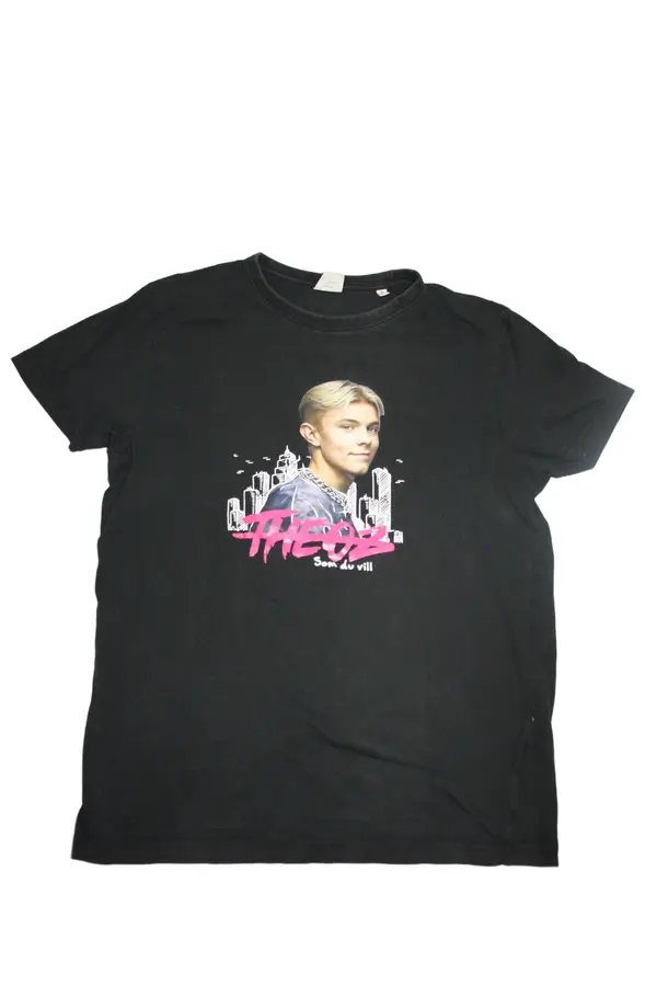 T-shirt Theoz storlek 170 second hand
