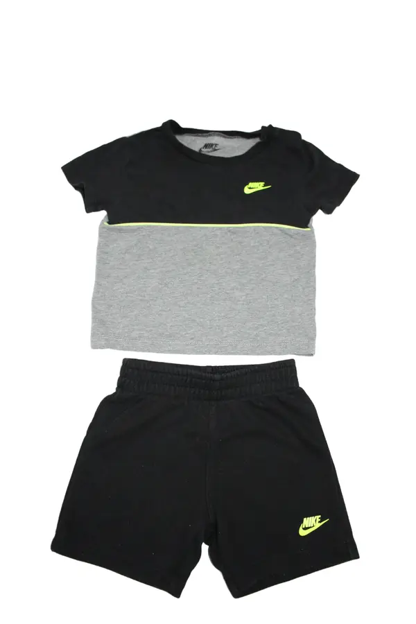 2 delat set Nike storlek 80-86 second hand