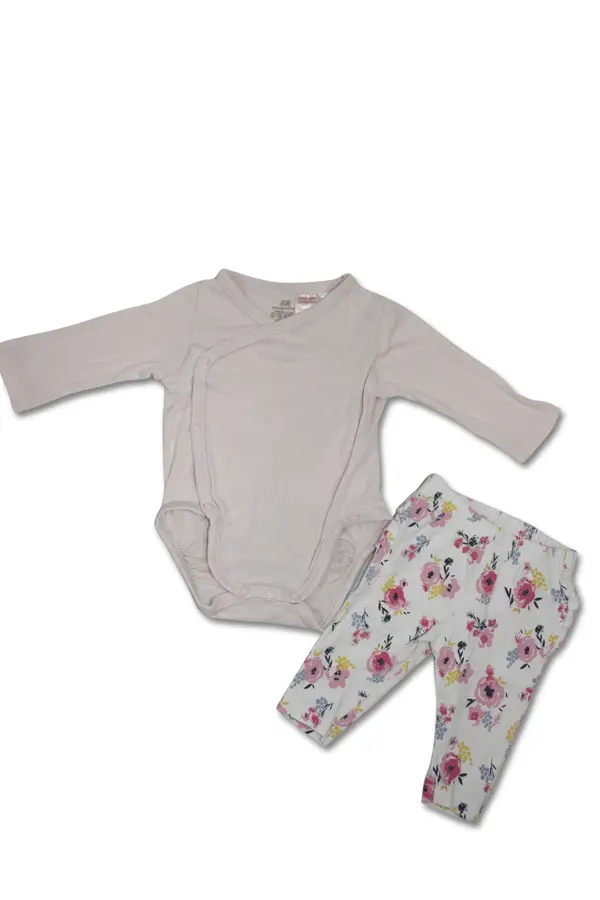 Klädpaket tjej storlek 56 second hand