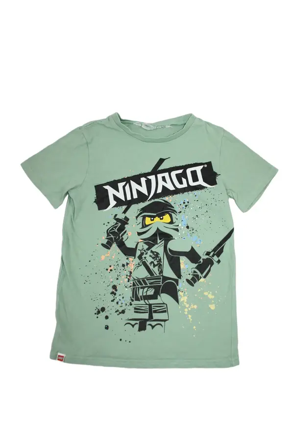 T-shirt storlek 122-128 second hand