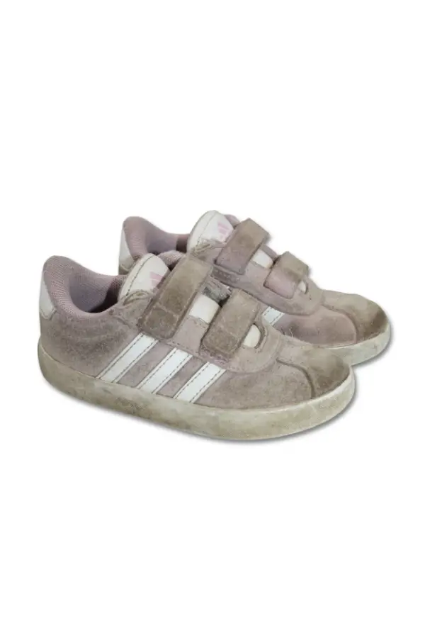 Skor Adidas storlek 26 second hand