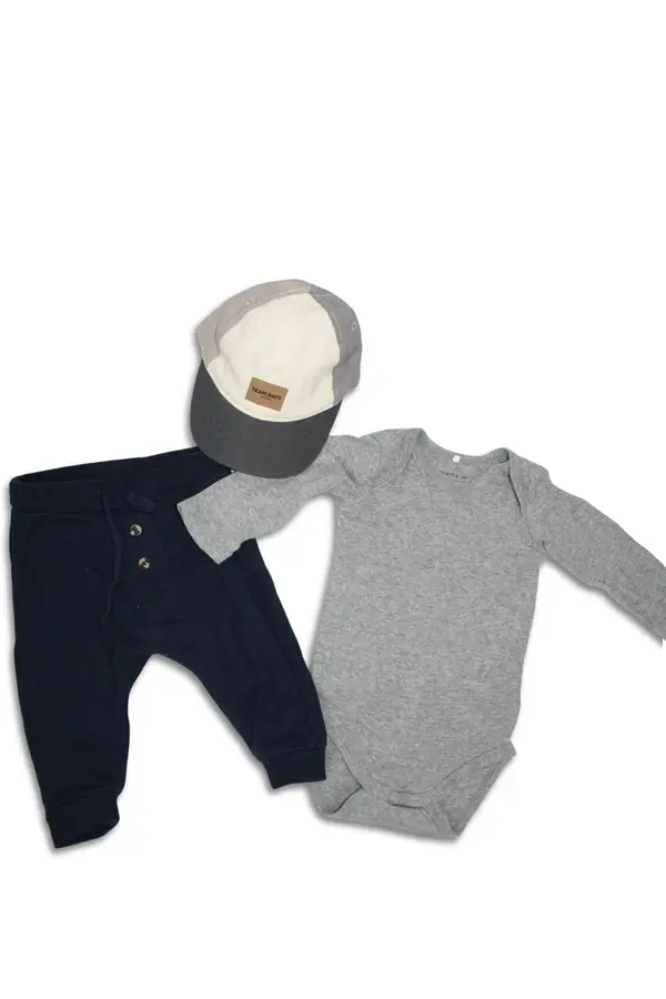 Klädpaket storlek 62 second hand