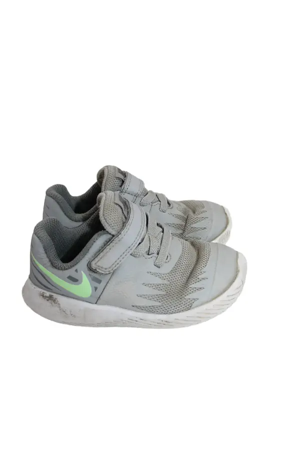 Sneakers Nike storlek 22 second hand